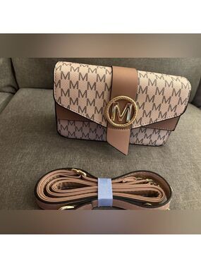 NWOT NO BRAND Brown Crossbody Bag with Gold Emblem
